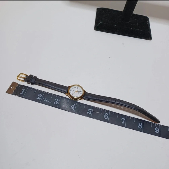 Timex Watch Women Gold Tone Indiglo 30M Black Leather Band New Battery L1 - Picture 2 of 3